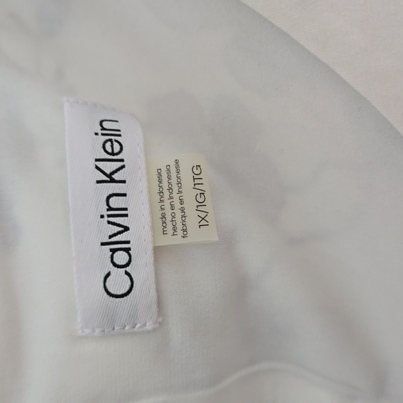 Calvin Klein Women's Floral Sleeveless Top - Black and White - Picture 2 of 6